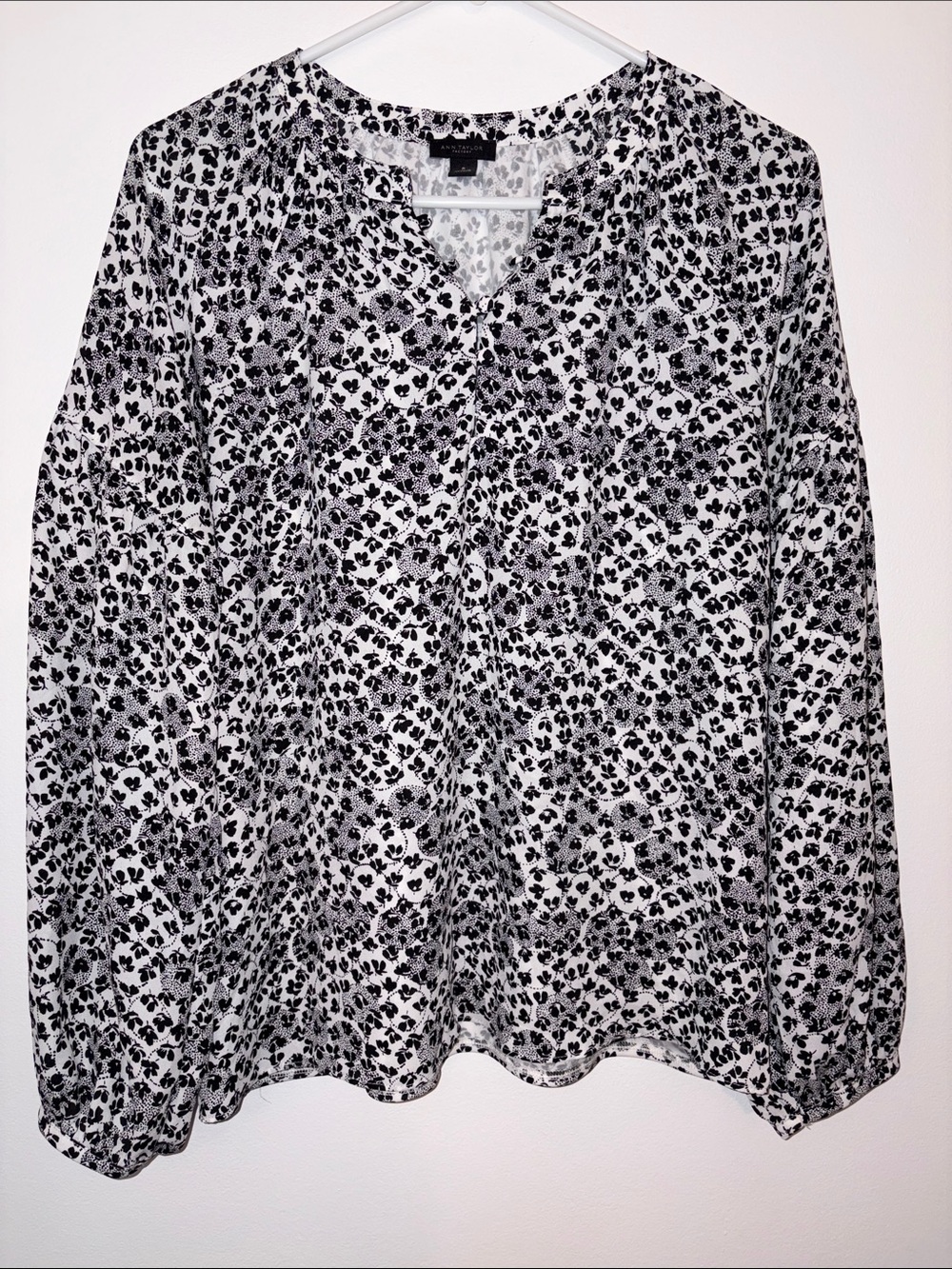 Ann Taylor Factory Black & White Floral Peasant Style Blouse